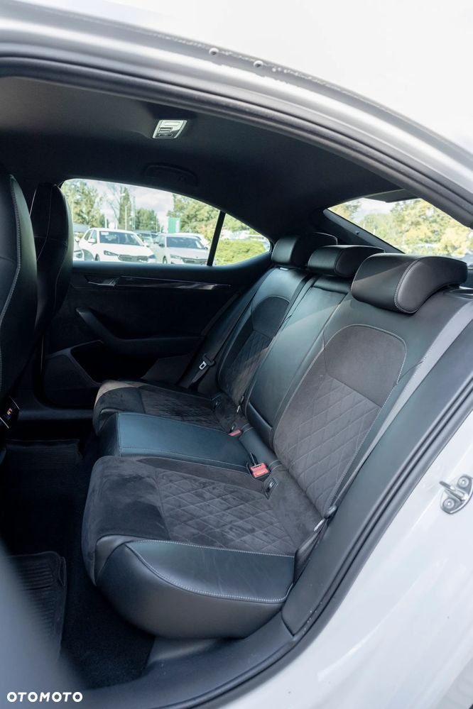 Skoda Superb 2.0 TDI Sportline DSG - 11