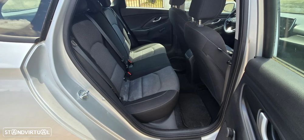 Hyundai i30 blue 1.4 - 13