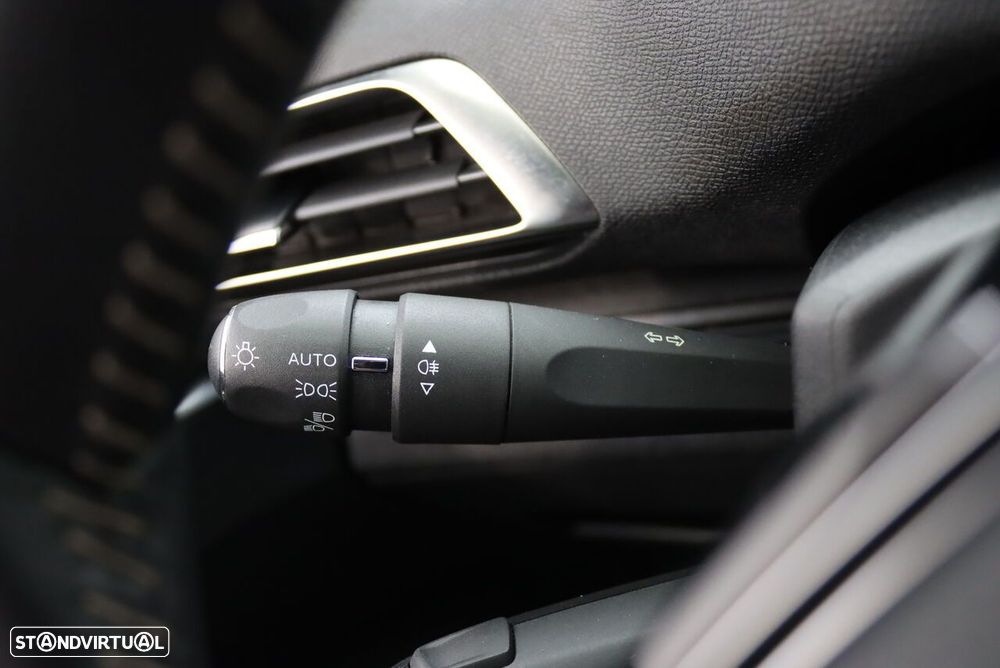 Peugeot 3008 1.2 PureTech Allure - 22