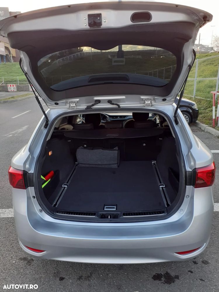 Toyota Avensis - 8
