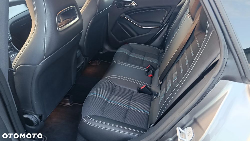 Mercedes-Benz CLA 180 7G-DCT UrbanStyle Edition - 10