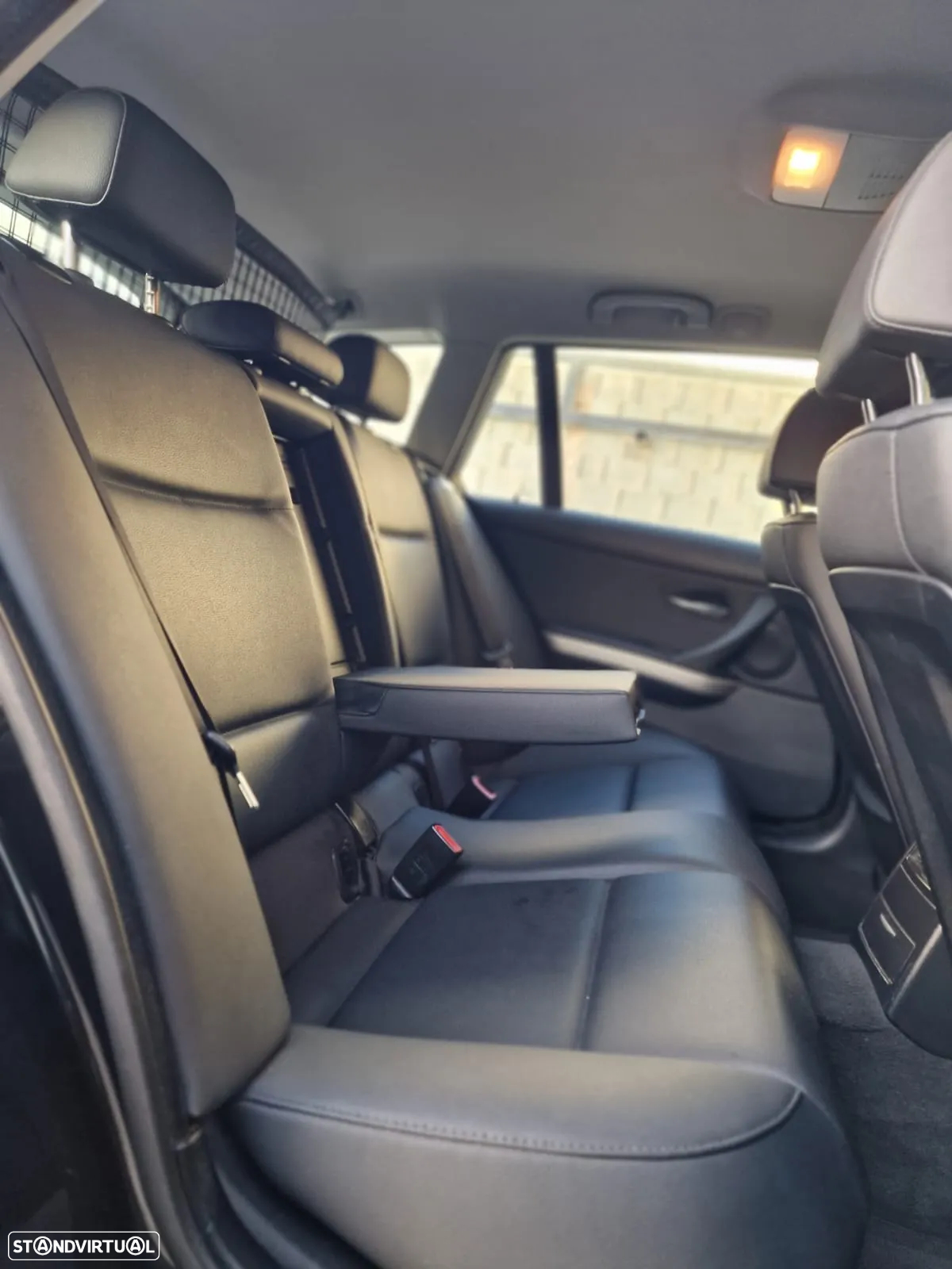 BMW 318 d Touring Dynamic - 11