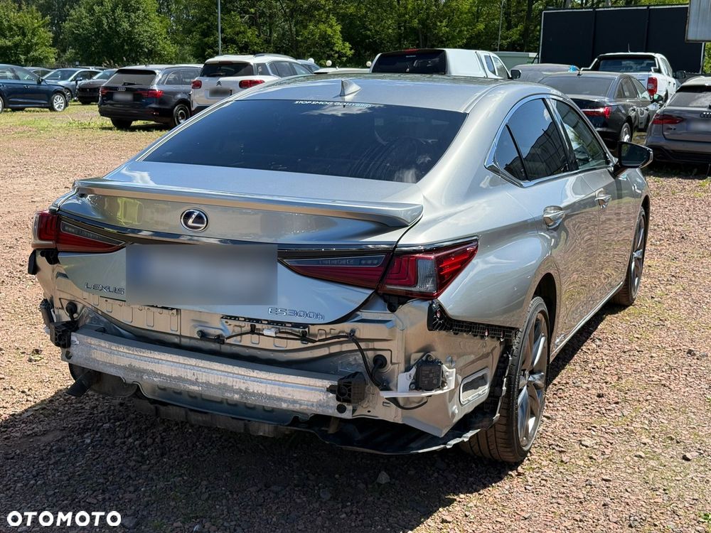 Lexus ES 300h F Sport - 9