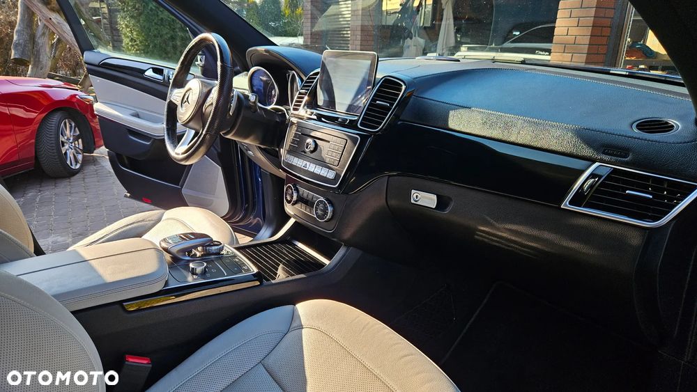 Mercedes-Benz GLS - 26