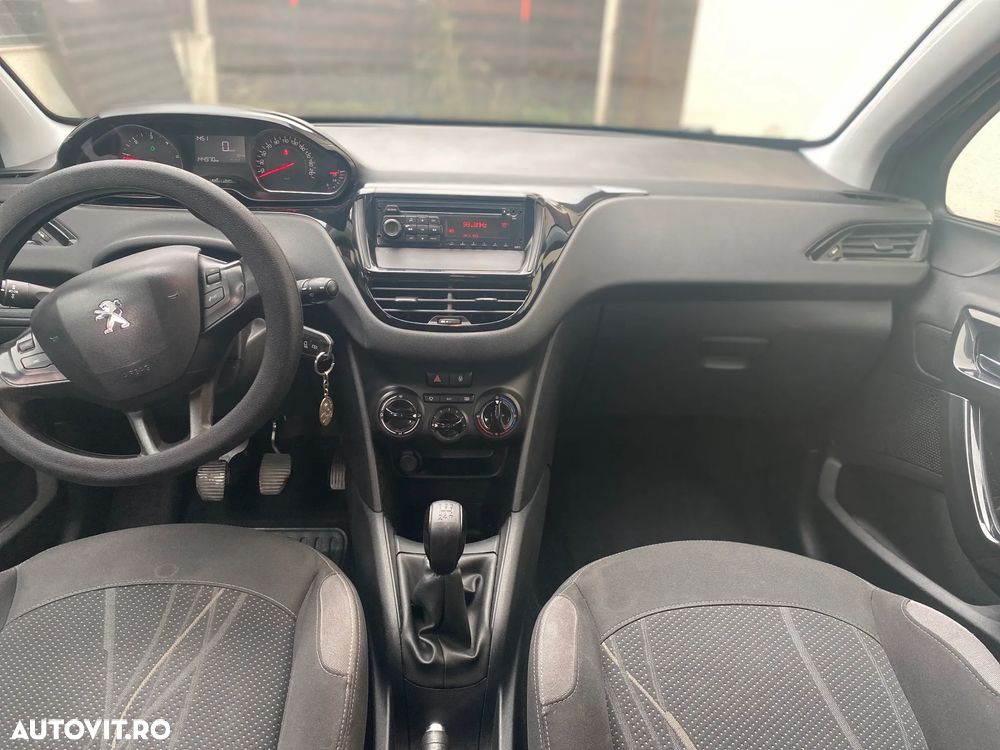 Peugeot 208 - 4