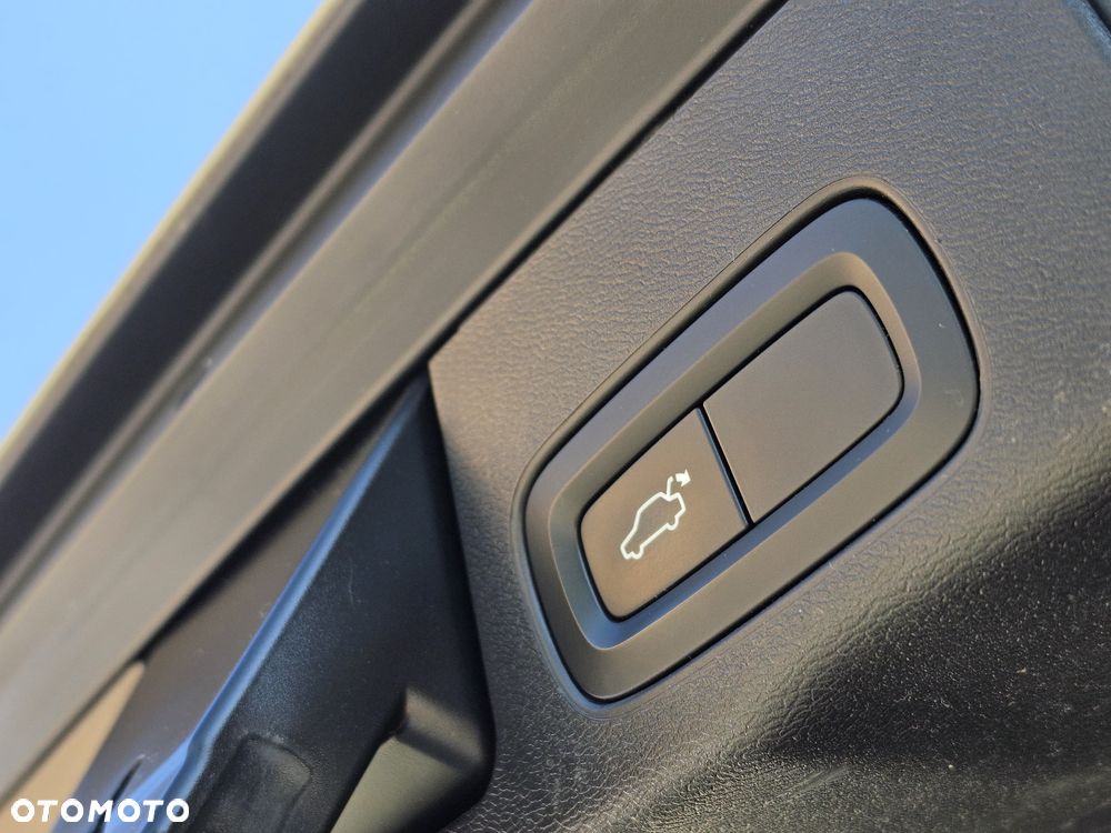 Volvo XC 60 T4 R-Design - 19