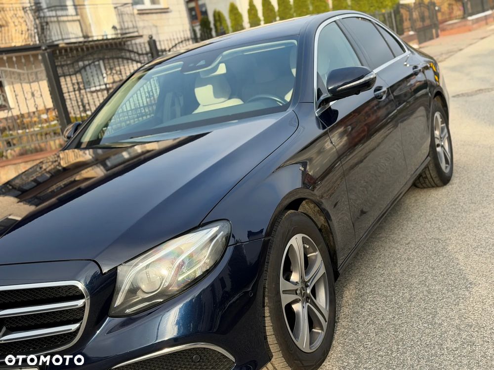 Mercedes-Benz Klasa E 220 d 4-Matic 9G-TRONIC - 38
