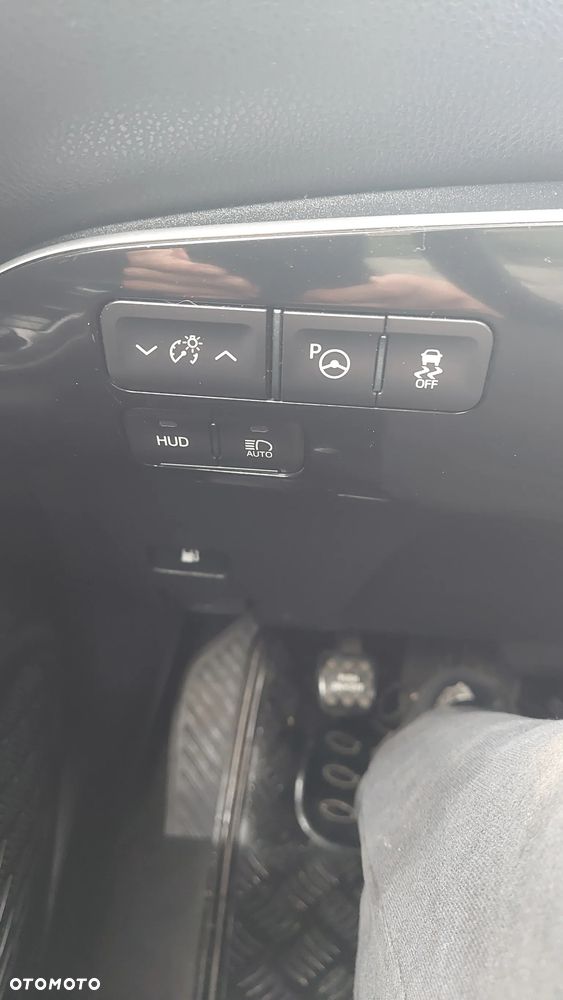 Toyota Prius Hybrid Executive - 18