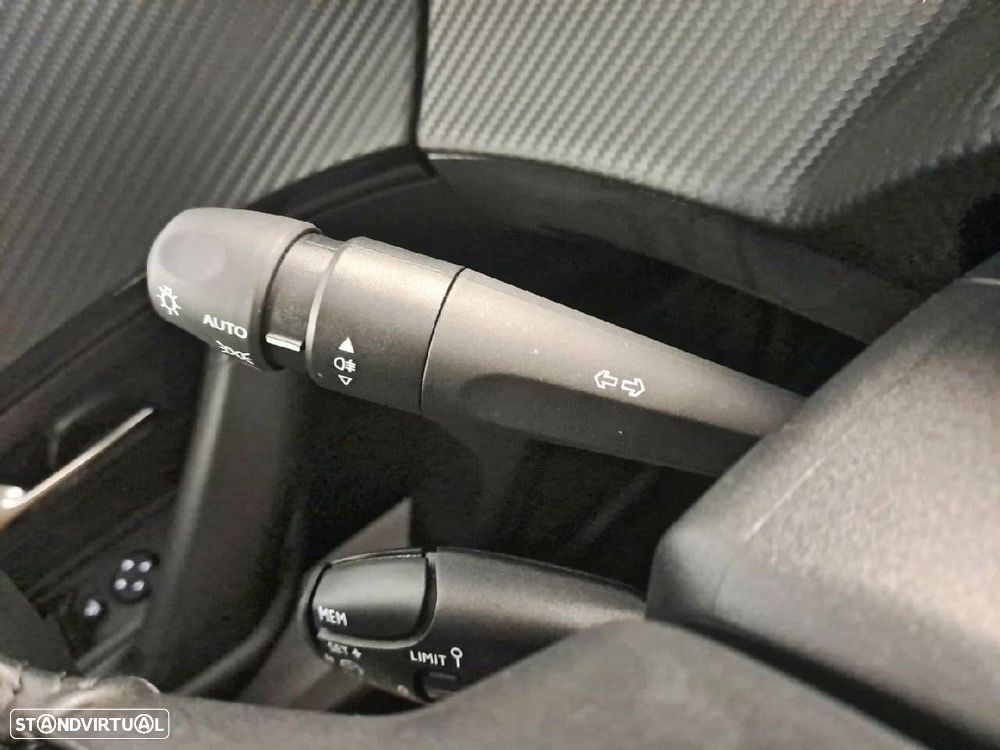 Peugeot 2008 1.2 Style - 14