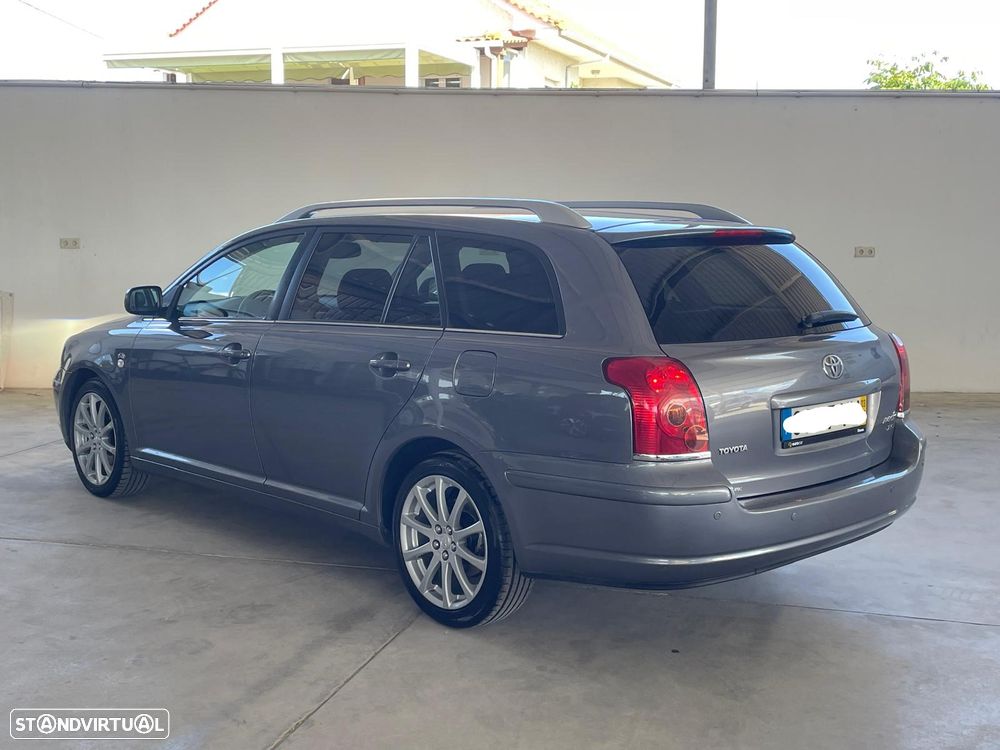 Toyota Avensis SW 2.0 D-4D Executive - 3