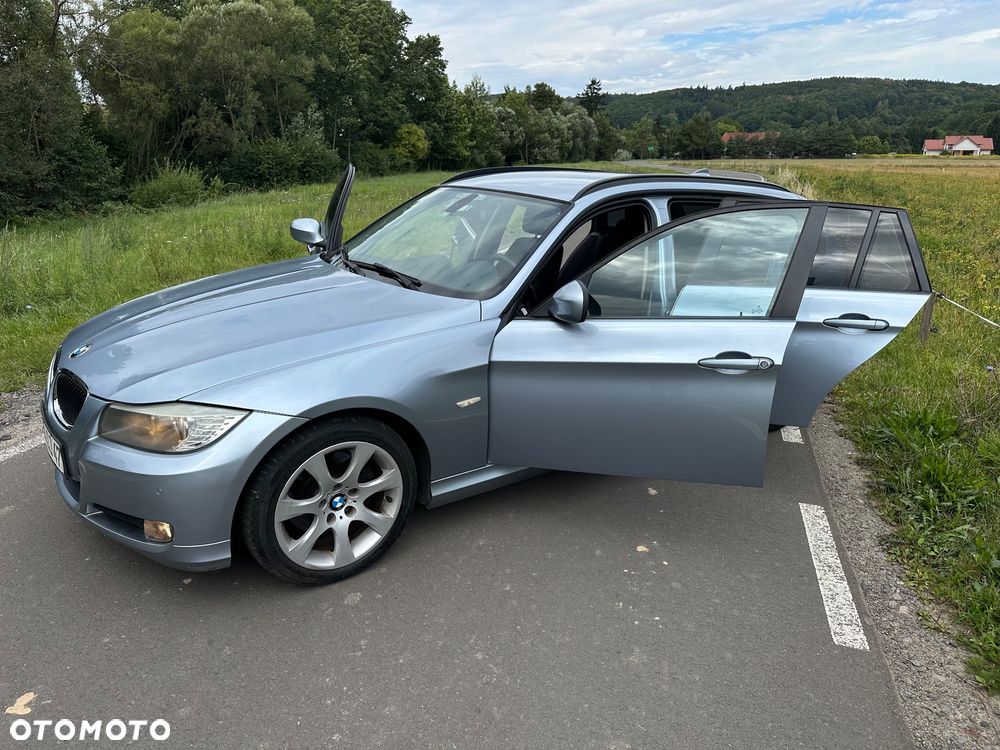 BMW Seria 3 2011 photo 2