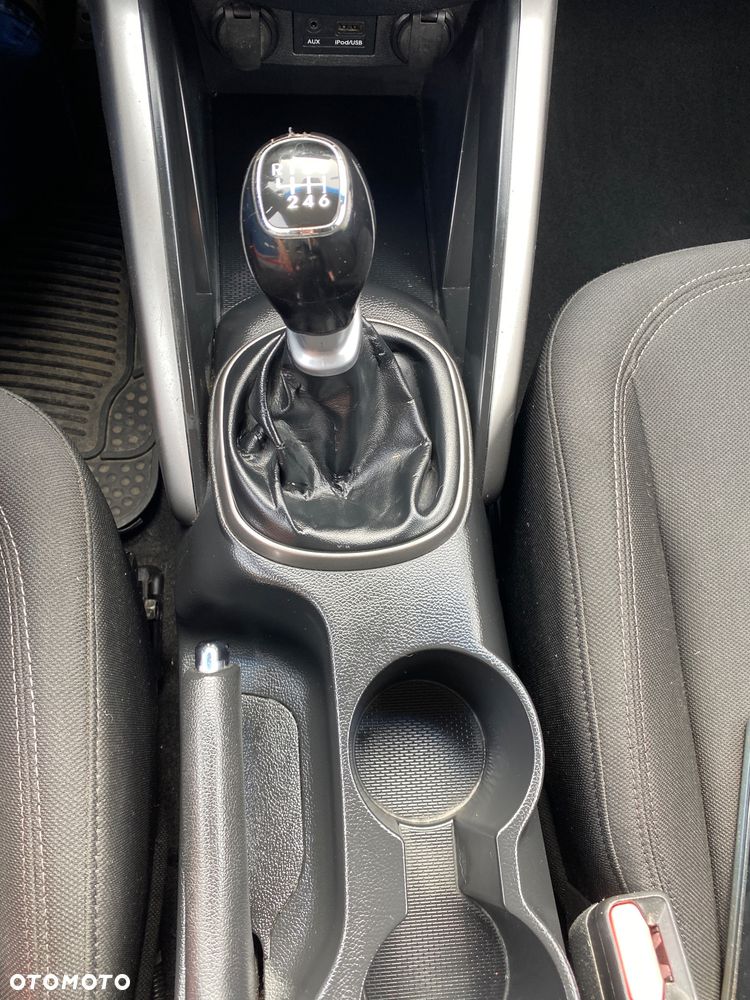 Hyundai Veloster 1.6 GDI Style - 32