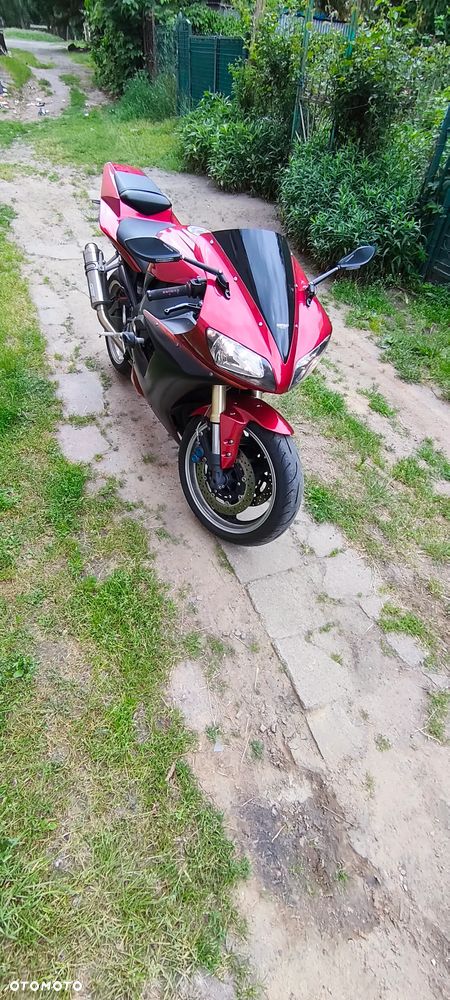 Yamaha R1 - 4