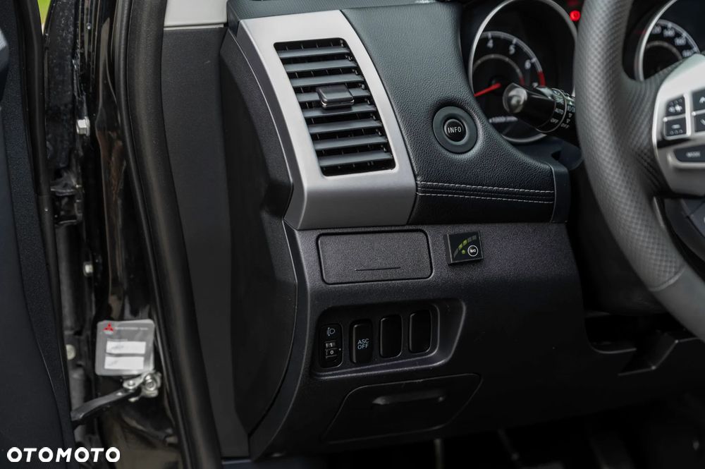 Mitsubishi Outlander - 30
