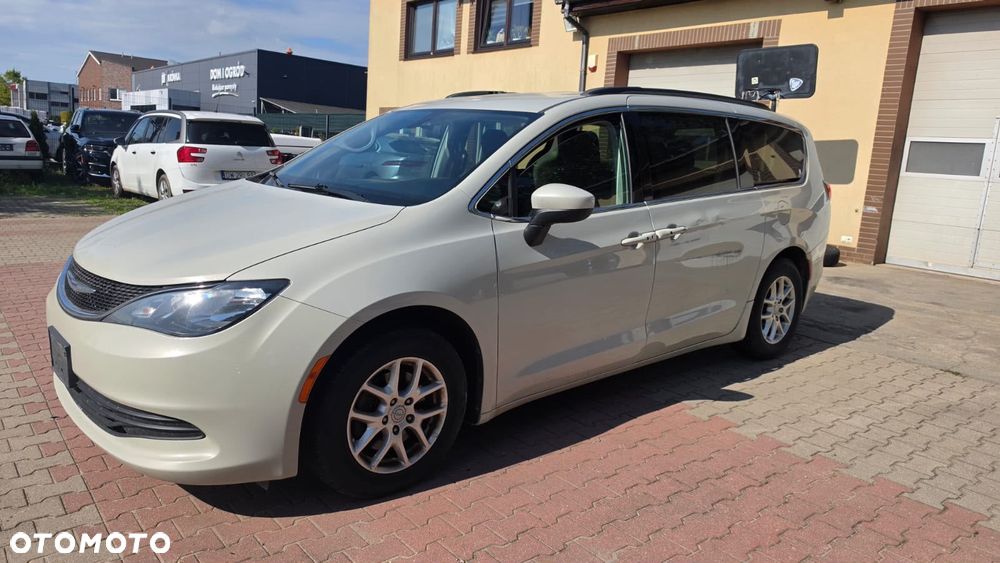 Chrysler Pacifica - 1