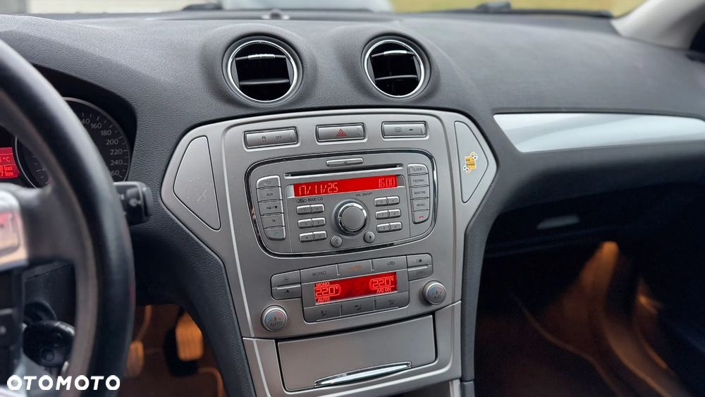 Ford Mondeo 2.0 Ambiente - 16