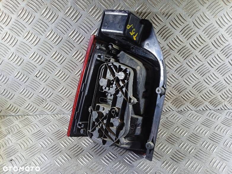 LAMPA PRAWA TYLNA VOLKSWAGEN TRANSPORTER T5 - 2