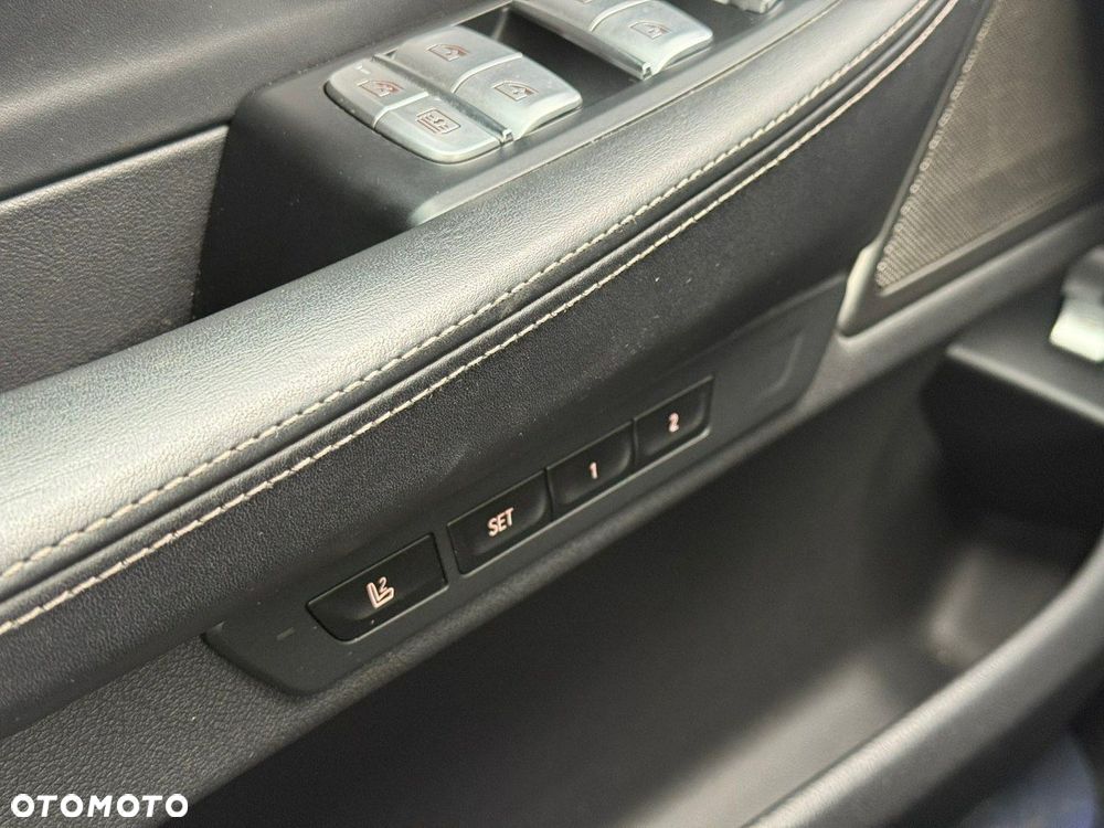 BMW Seria 7 750i xDrive sport - 28