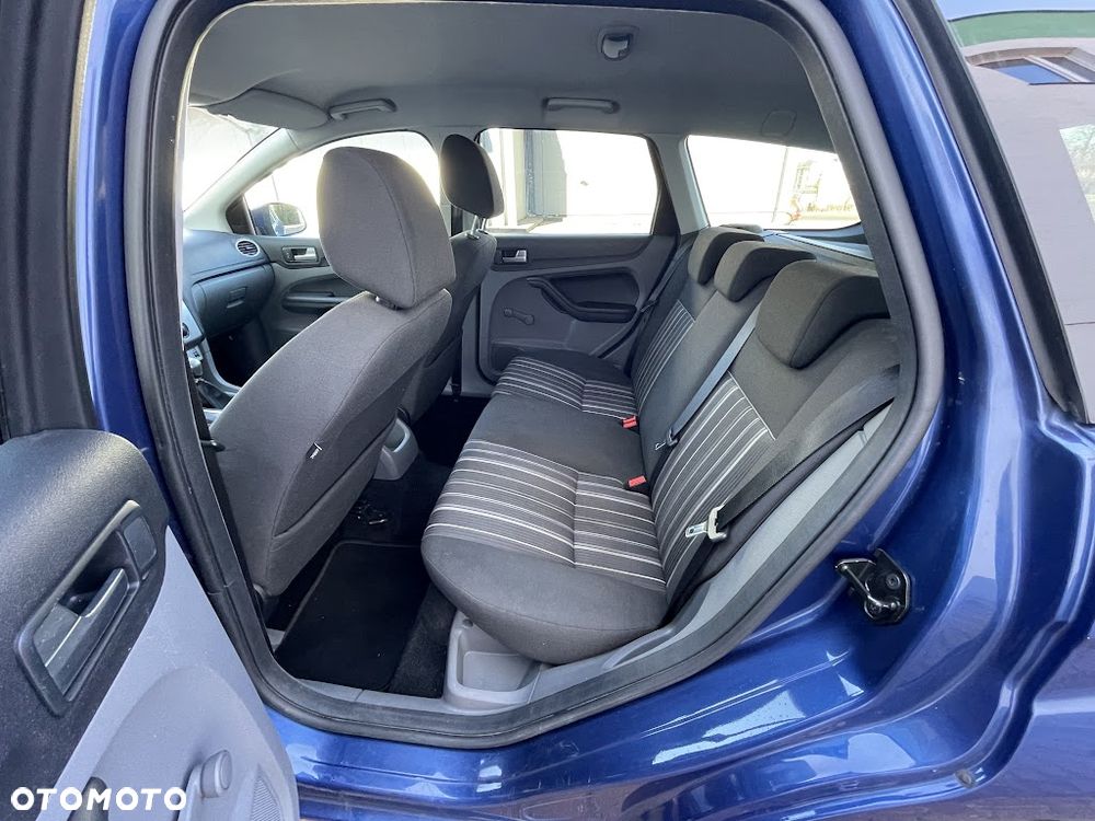 Ford Focus 1.6 16V Style+ - 14