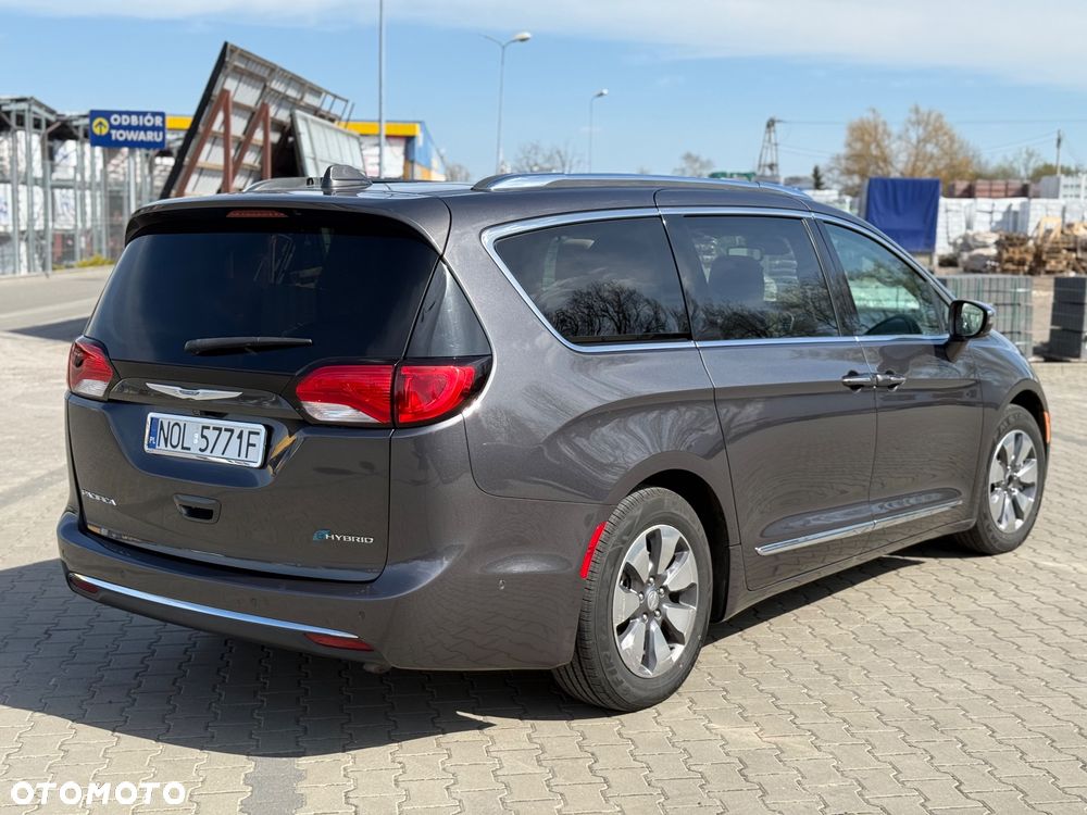 Chrysler Pacifica - 5