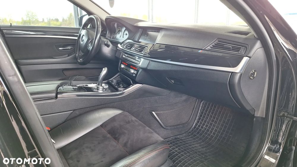 BMW Seria 5 525d xDrive Sport-Aut - 28