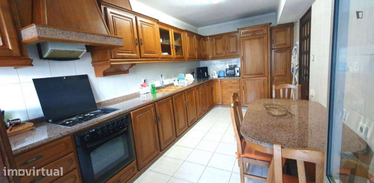 Quarto - localizado em Guimaraes - Grande imagem: 3/5
