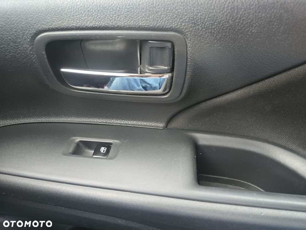 Mitsubishi Outlander 2.0 Intense 4WD CVT - 21