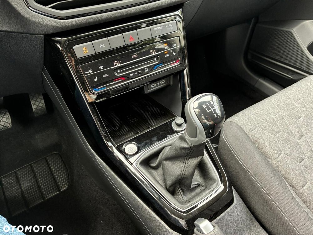 Volkswagen T-Cross - 24