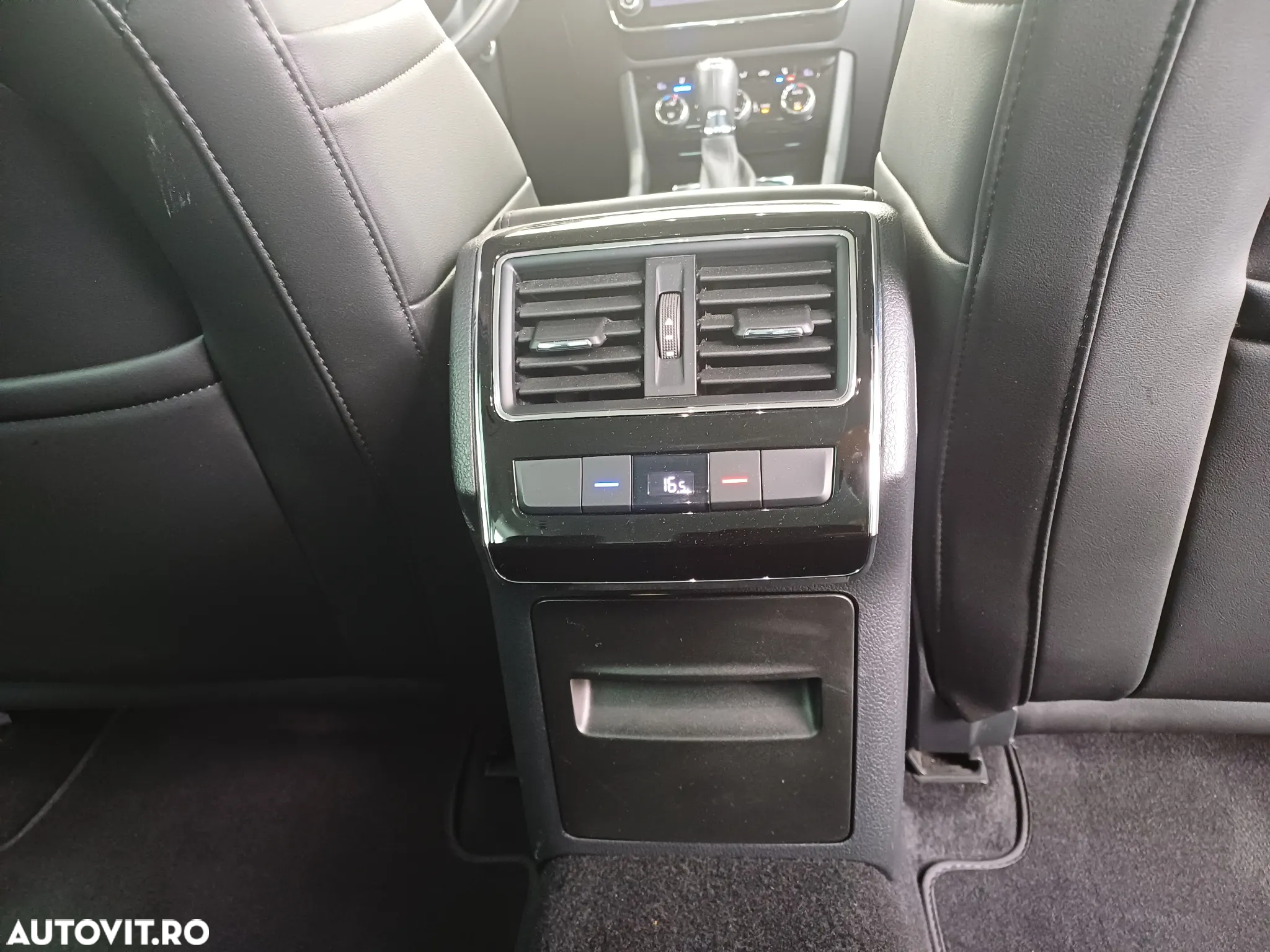 Skoda Superb Combi 2.0 TDI 4X4 DSG Laurin & Klement - 35