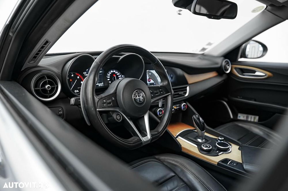 ALFA ROMEO Giulia 2018 — imagine 18