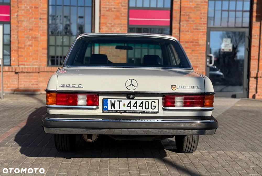 Mercedes-Benz W123 - 11