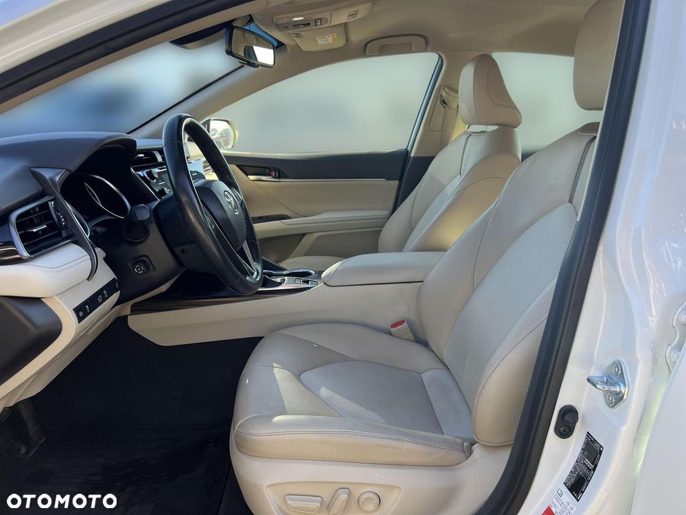 Toyota Camry 2.5 Hybrid Executive CVT - 15