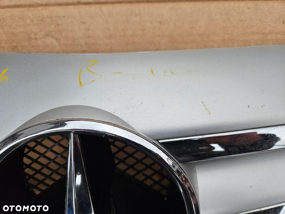 Mercedes B W245 grill atrapa - 3