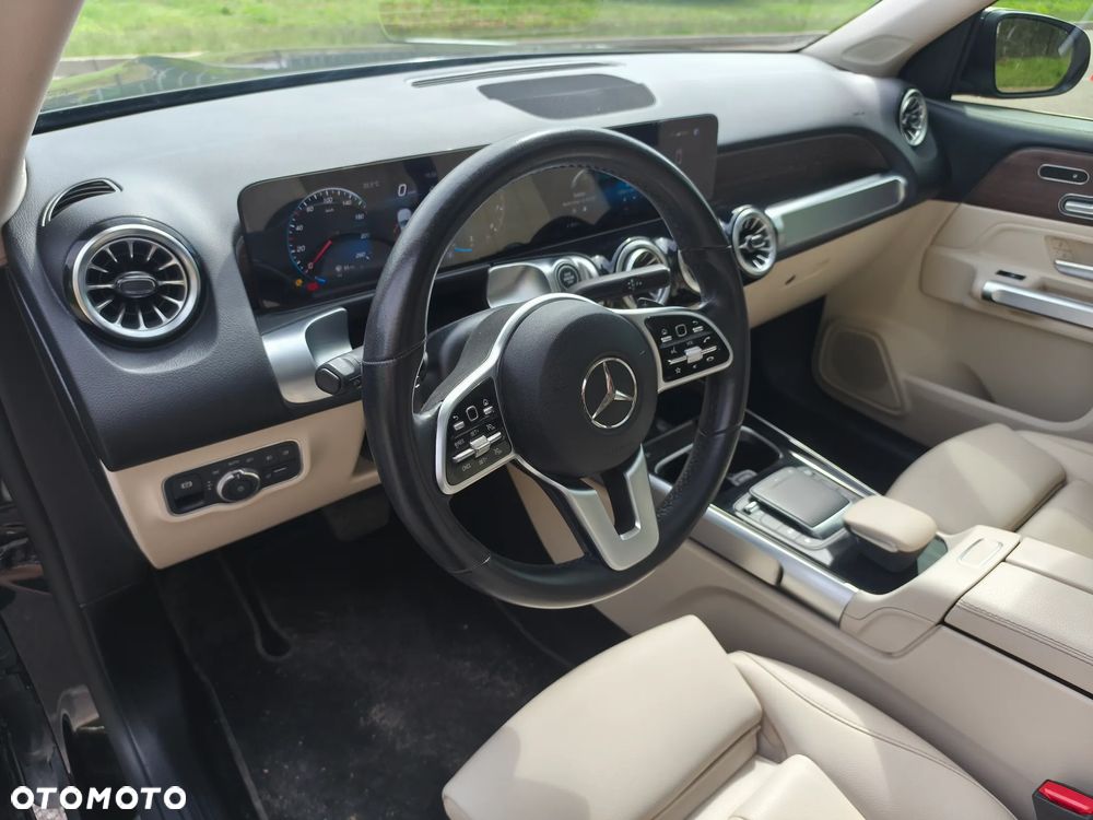 Mercedes-Benz GLB - 16