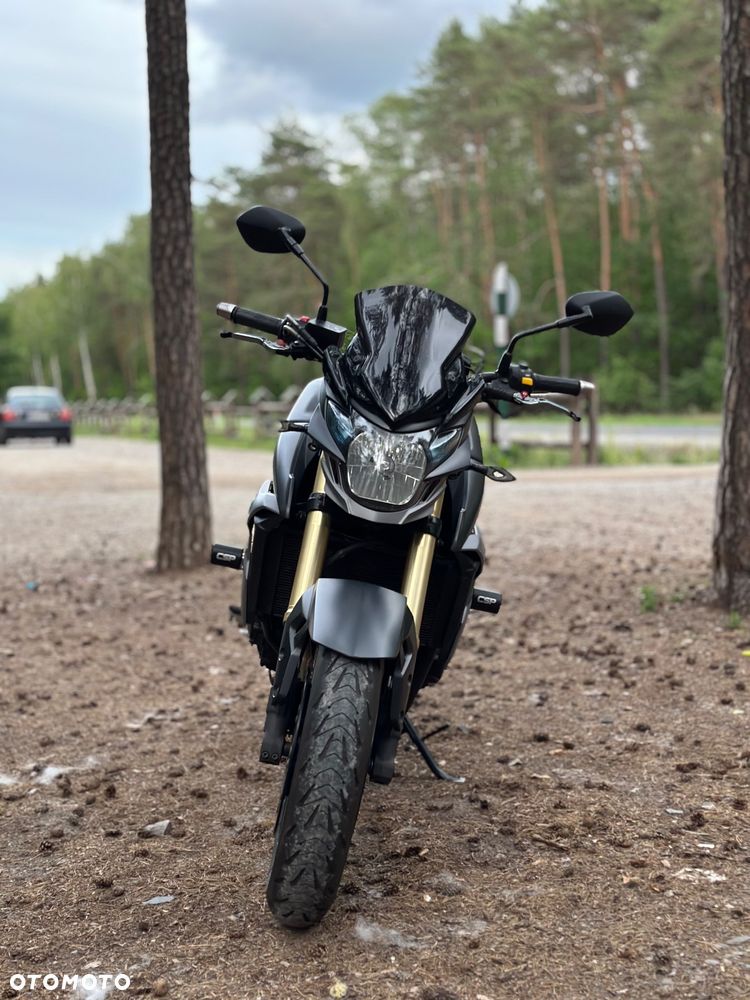 Suzuki GSR - 2