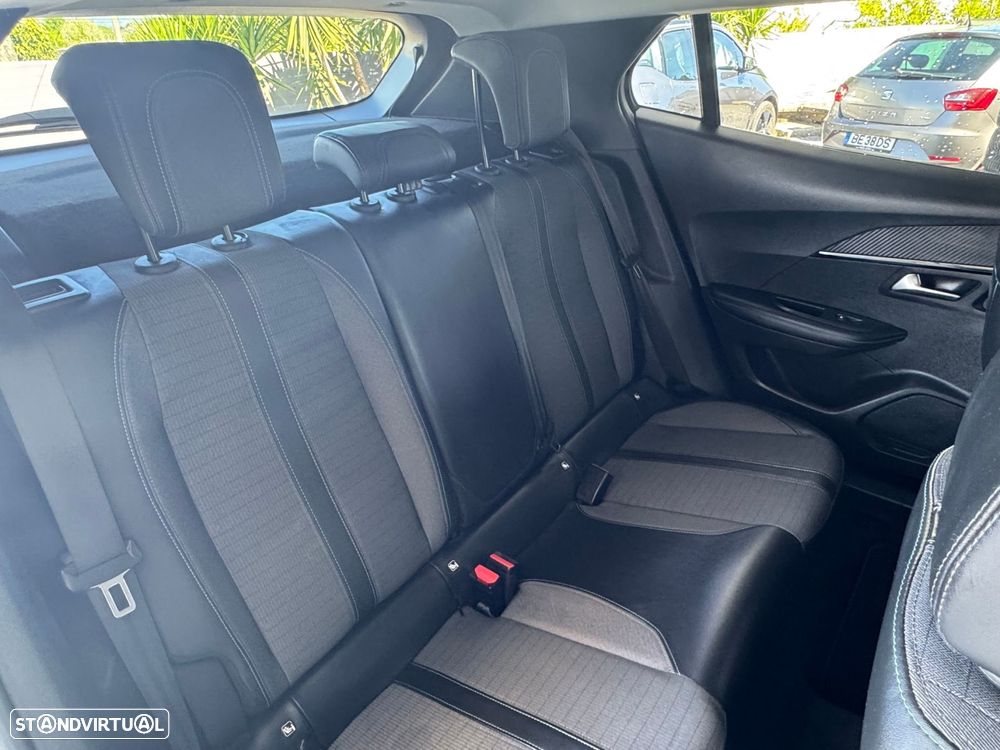 Peugeot 2008 1.5 BlueHDi Allure Pack - 22