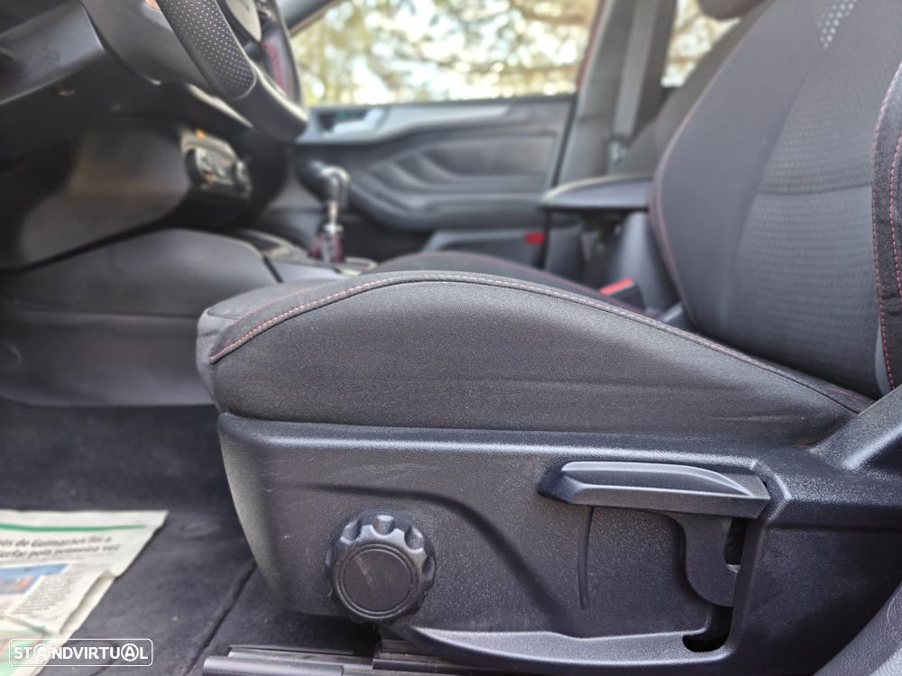 Ford Focus 1.0 EcoBoost MHEV ST-Line - 25