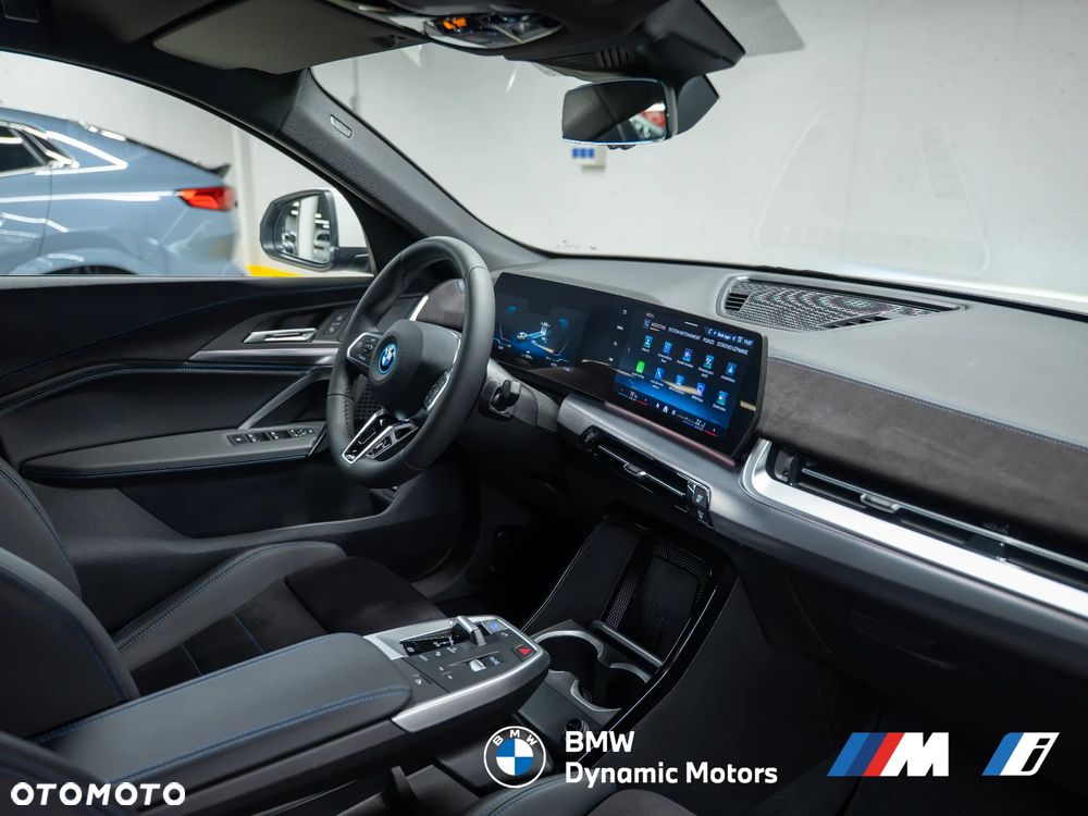 BMW iX2 eDrive20 - 21