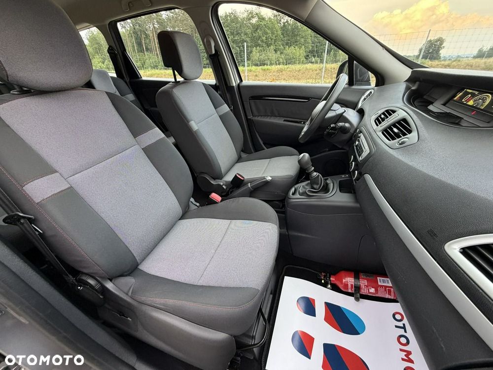 Renault Grand Scenic - 10