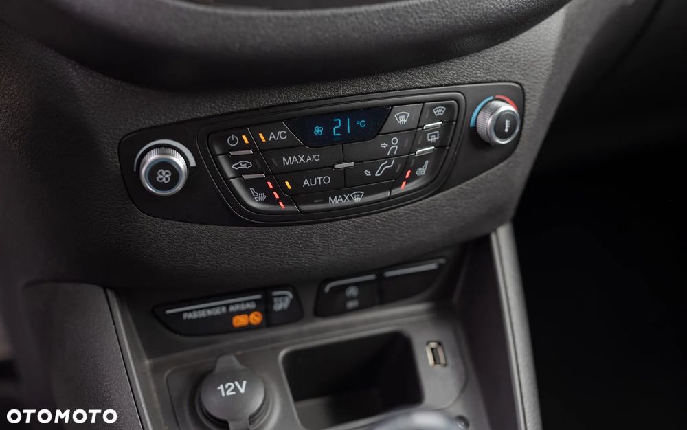 Ford Tourneo Courier - 27