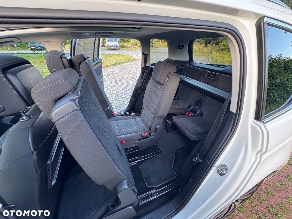 Volkswagen Touran - 17