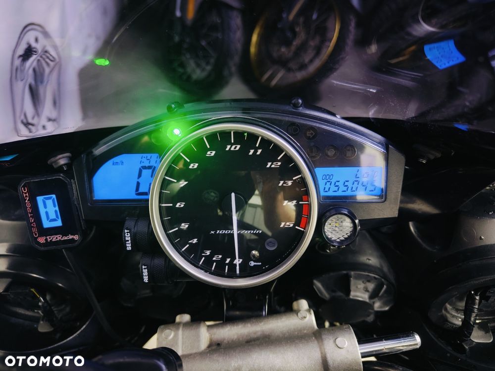 Yamaha R1 - 16
