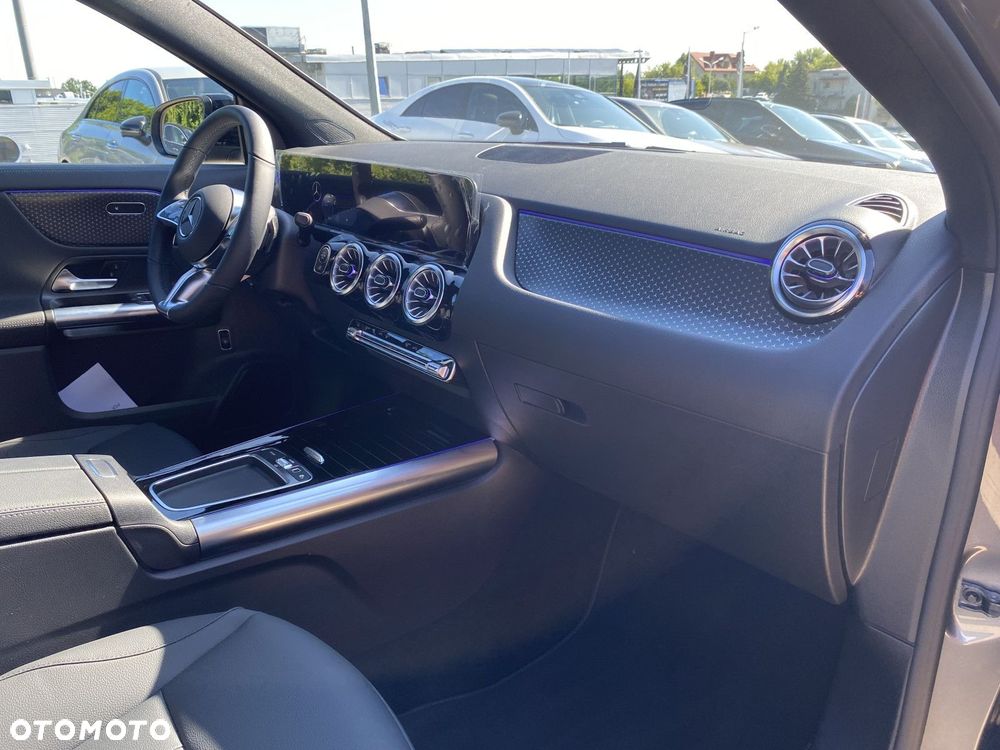 Mercedes-Benz GLA - 22