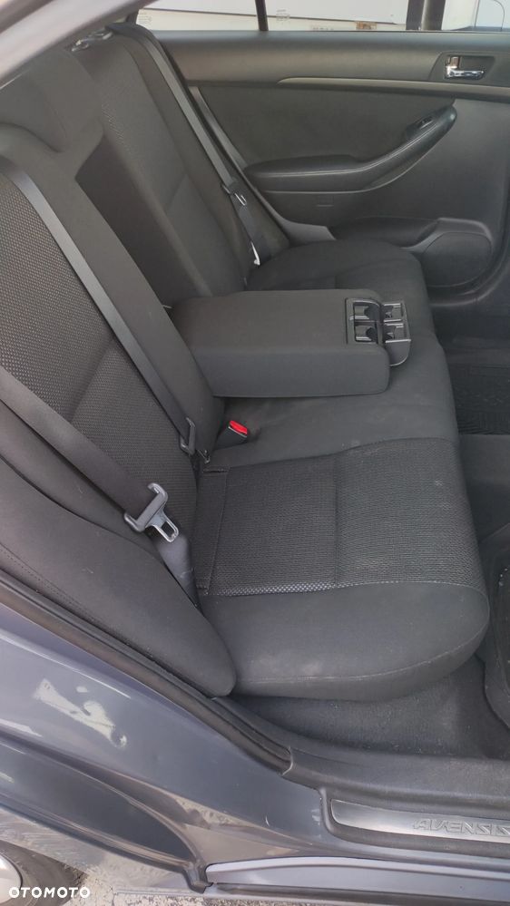 Toyota Avensis - 9