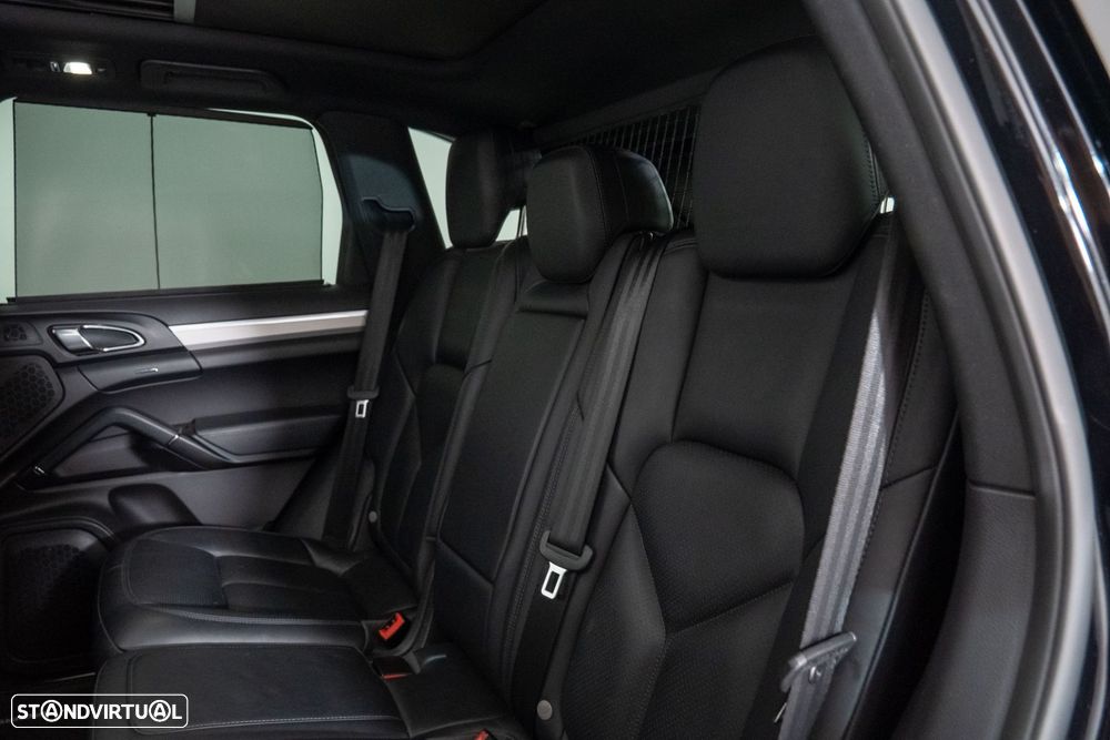 Porsche Cayenne Platinum Edition - 35