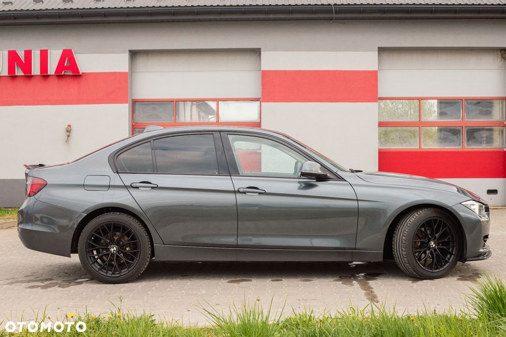 BMW Seria 3 320d xDrive Sport Line - 5