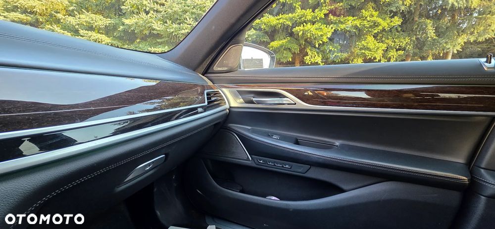 BMW Seria 7 750Li xDrive - 13