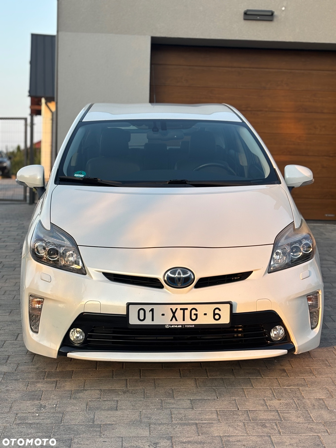 Toyota Prius 1.8 HSD Prestige - 4