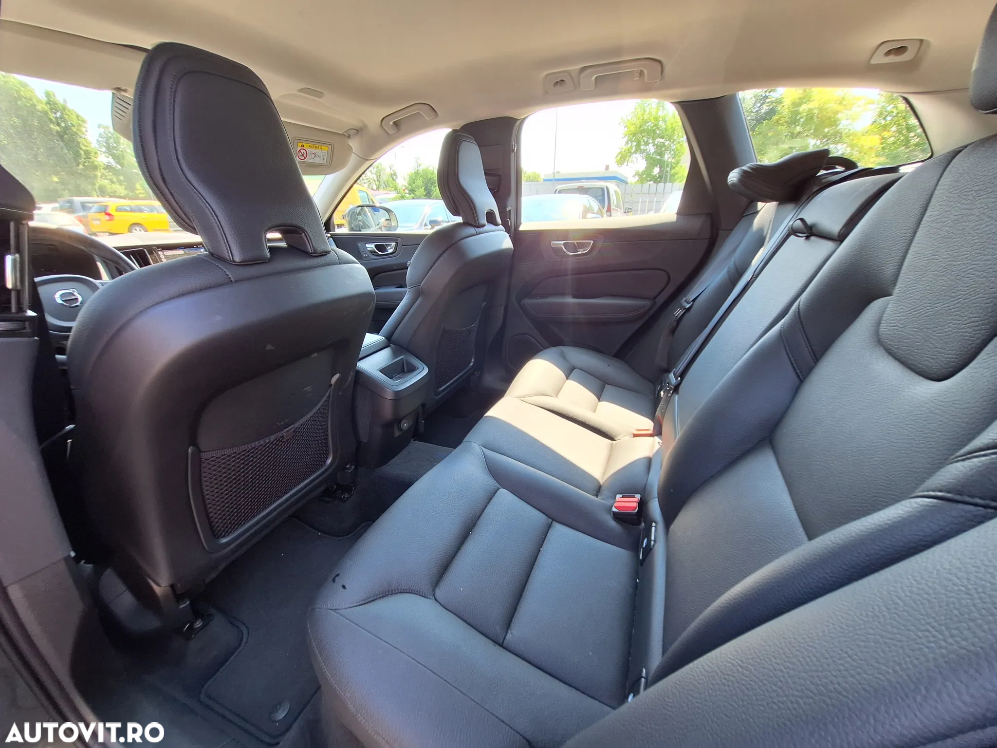 Volvo XC 60 B4 MHEV AWD Momentum Pro - 19