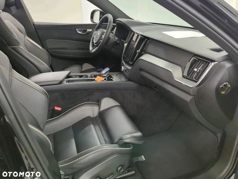Volvo XC 60 T6 Plug-In Hybrid AWD Plus Black Edition - 8